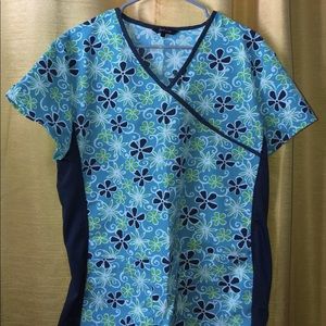 Short sleeved, scrub top